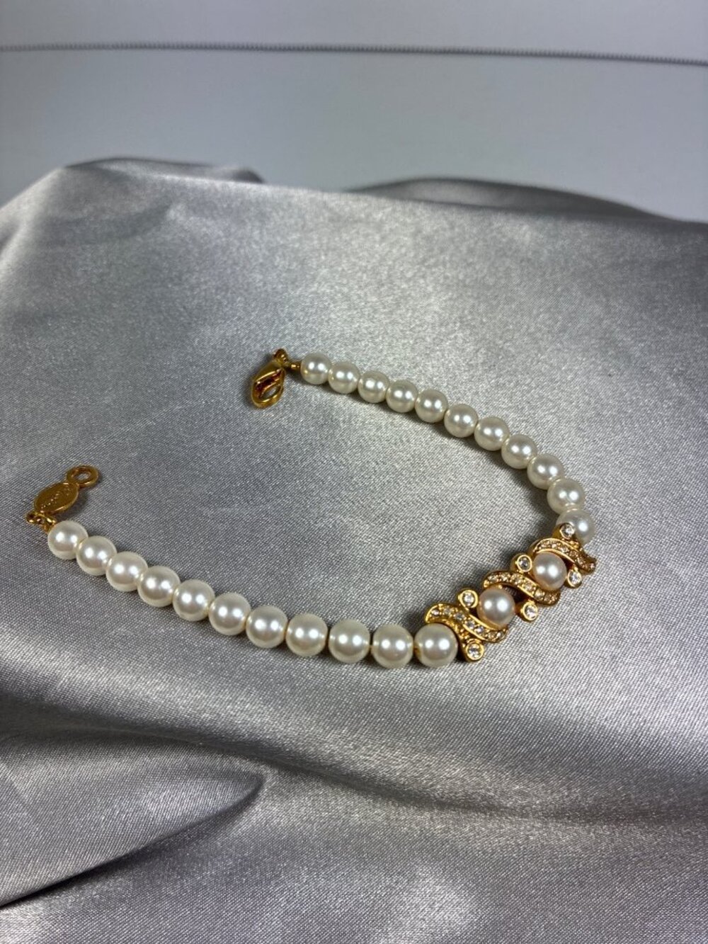 Vintage Napier Faux Pearl Rhinestone Bracelet Gold Tone Signed 7 Inch - Picture 4 of 5